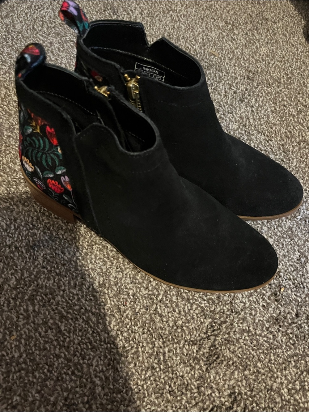 Inkkas Rooster Black Suede Women's Ankle Boots with Floral Accent  SZ 6